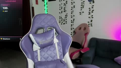 Snapshot of ale_petitee chatting on 01.09.25 alexa online show from 01.09.25