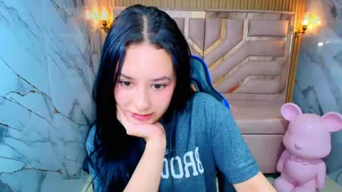 Snapshot of aleja_r_ chatting on 06.12.26 Aleja online show from 06.12.26