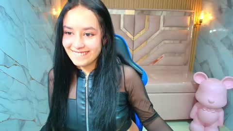 Snapshot of aleja_r_ chatting on 06.16.26 Aleja online show from 06.16.26