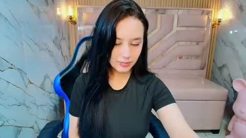 Snapshot of aleja_r_ chatting on 06.25.26 Aleja online show from 06.25.26