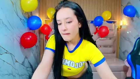 Snapshot of aleja_r_ chatting on 06.27.26 Aleja online show from 06.27.26