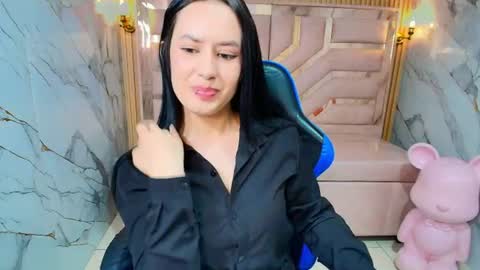 Snapshot of aleja_r_ chatting on 06.29.26 Aleja online show from 06.29.26