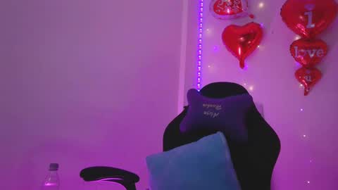 Aleja Harker  online show from 01.30.25