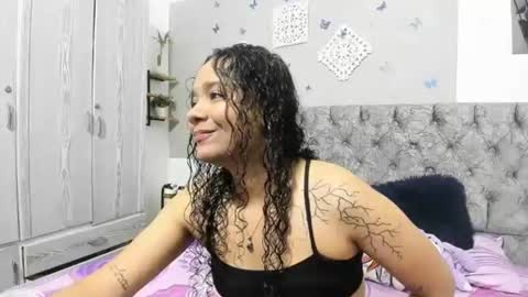alejandra_evanss online show from 02.21.25