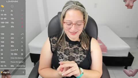 Snapshot of alejandra_milf_ chatting on 02.15.25 alejandra online show from 02.15.25