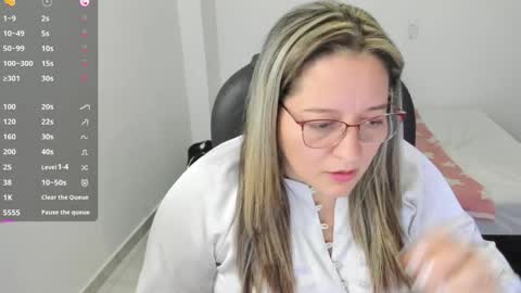 Snapshot of alejandra_milf_ chatting on 11.21.25 alejandra online show from 11.21.25