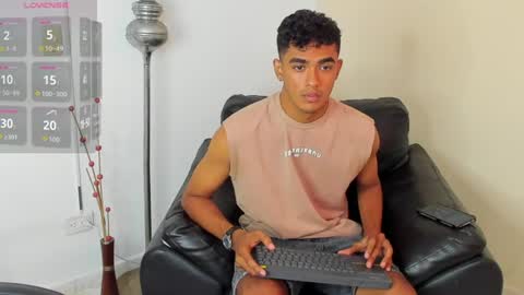 Snapshot of alejandro_williams chatting on 06.22.26 Alejandro williams online show from 06.22.26