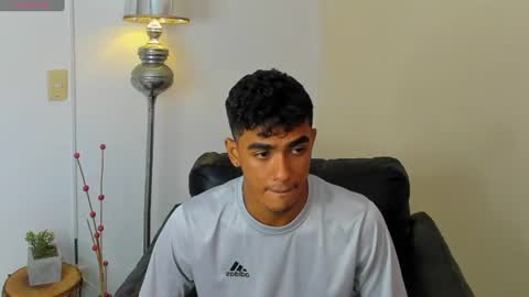 Snapshot of alejandro_williams chatting on 06.23.26 Alejandro williams online show from 06.23.26