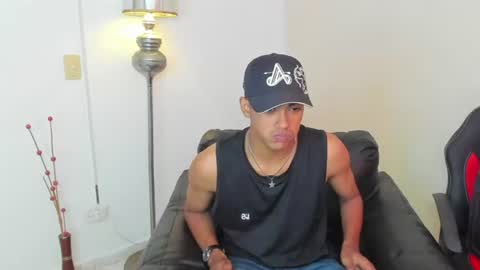 Snapshot of alejandro_williams chatting on 06.25.26 Alejandro williams online show from 06.25.26