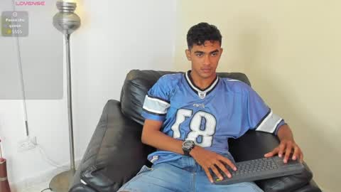 Snapshot of alejandro_williams chatting on 06.26.26 Alejandro williams online show from 06.26.26