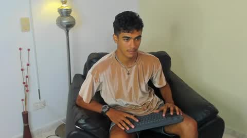 Snapshot of alejandro_williams chatting on 06.30.26 Alejandro williams online show from 06.30.26