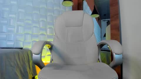 Snapshot of alejandrostorm chatting on 10.22.25 Alejo online show from 10.22.25