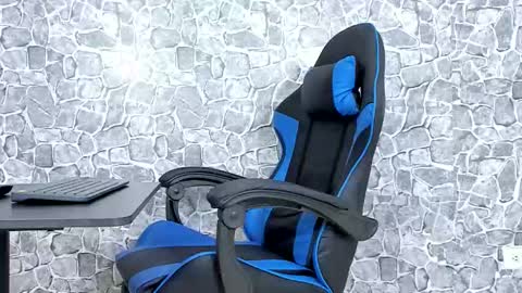 Snapshot of alejo_peverell chatting on 12.17.25 alejo peverell online show from 12.17.25