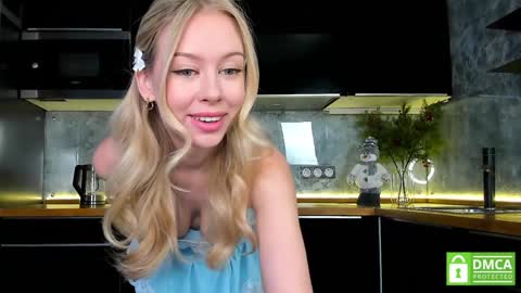 Snapshot of aleksa_cutie chatting on 01.03.25 Next stream - 2 dec - online show from 01.03.25