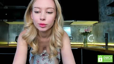 Snapshot of aleksa_cutie chatting on 01.12.25 Next stream - 2 dec - online show from 01.12.25