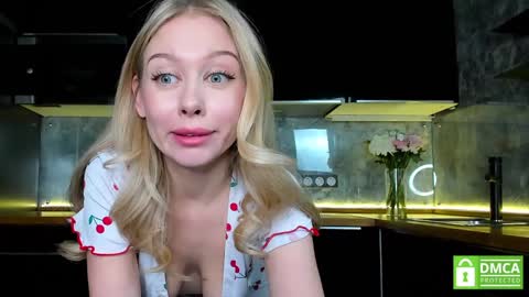 Snapshot of aleksa_cutie chatting on 01.12.25 Next stream - 2 dec - online show from 01.12.25