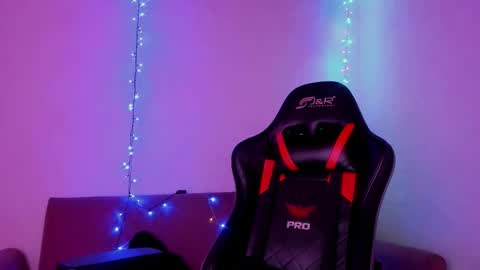 Snapshot of alessafrost_ chatting on 11.25.25 Onlyfans Babykarma6 online show from 11.25.25