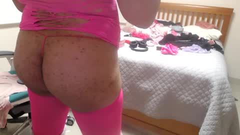 Snapshot of alessalindo840 chatting on 01.04.25 AlessaBabyGirl840 online show from 01.04.25