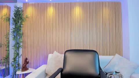 Alessia  Everyday From 0530 to 1430 Col Time online show from 11.11.25