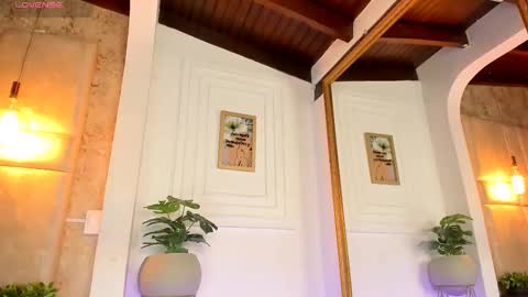 Snapshot of alessialondon chatting on 02.19.25 Alessia online show from 02.19.25