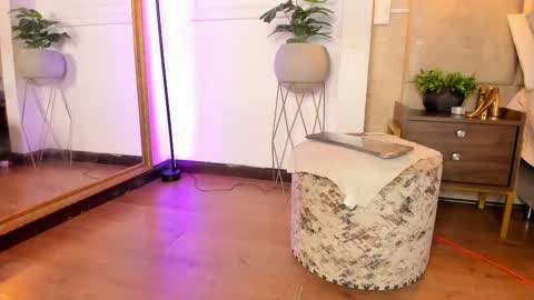 Snapshot of alessialondon chatting on 02.21.25 Alessia online show from 02.21.25