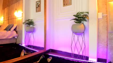 Snapshot of alessialondon chatting on 02.23.25 Alessia online show from 02.23.25