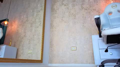 Snapshot of alessialondon chatting on 11.08.25 Alessia online show from 11.08.25