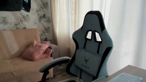 Aletta Oushen online show from 09.30.25