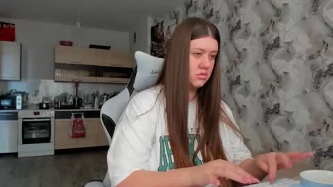 Aletta Oushen online show from 11.22.25