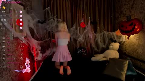 Lola online show from 10.22.25