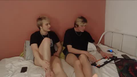Snapshot of alex_and_oliviver chatting on 05.18.26 Alex miller and Oliver sweet online show from 05.18.26