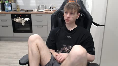 Snapshot of alex_gotcha chatting on 12.01.24 Alex online show from 12.01.24