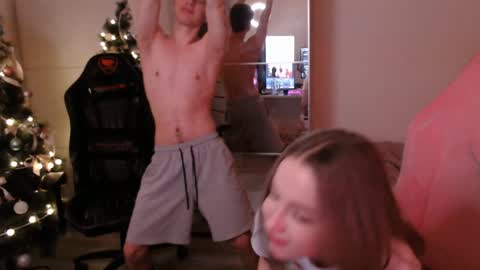 Snapshot of alex_gotcha chatting on 01.01.25 Alex online show from 01.01.25