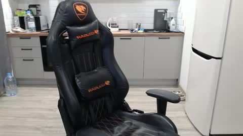 Snapshot of alex_gotcha chatting on 02.13.25 Alex online show from 02.13.25