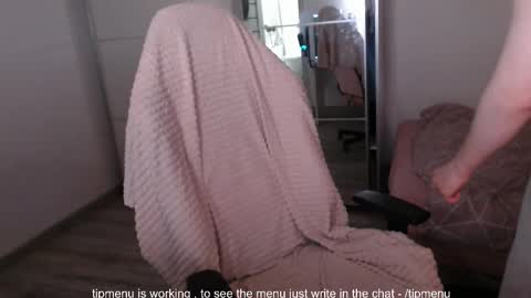 Snapshot of alex_gotcha chatting on 09.19.25 Alex online show from 09.19.25