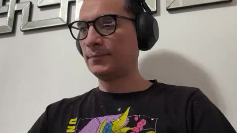 Snapshot of alex_ruiz_ chatting on 06.18.26 Alex online show from 06.18.26