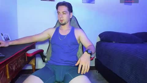 Snapshot of alex_smith0 chatting on 10.29.25     online show from 10.29.25