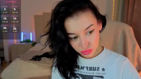 Snapshot of alexa___hill chatting on 11.10.25 Lexa online show from 11.10.25