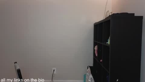 dont be afraid to click social media link its  working  just click on that  online show from 12.25.24