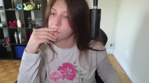 dont be afraid to click social media link its  working  just click on that  online show from 10.15.25