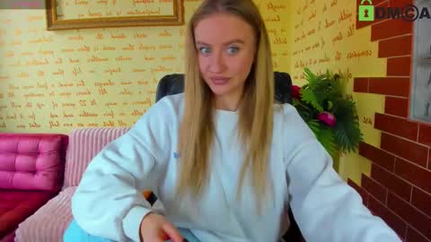 Snapshot of alexa_glory chatting on 11.12.25 Alexa online show from 11.12.25