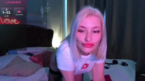 Snapshot of alexa_novak chatting on 09.11.25 Alexa online show from 09.11.25