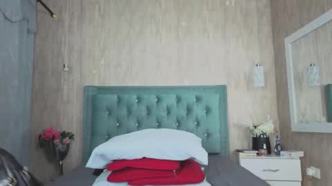 Snapshot of alexa_roussee chatting on 09.25.25 Alexa online show from 09.25.25