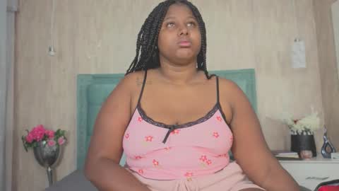 Snapshot of alexa_roussee chatting on 09.29.25 Alexa online show from 09.29.25