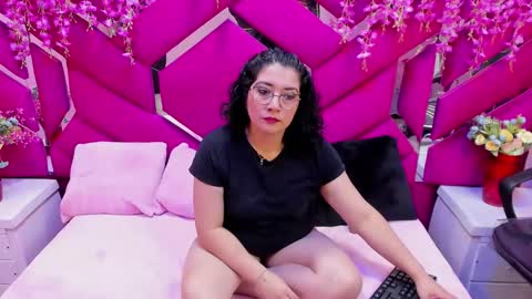 Snapshot of alexa_sanz chatting on 12.04.25 alexa sanz online show from 12.04.25