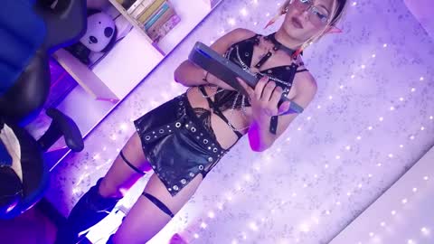 alexaavandercloude online show from 04.10.26