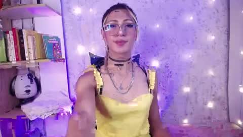 alexaavandercloude online show from 04.18.26