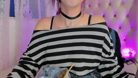 Snapshot of alexafoxy18 chatting on 09.25.25 ALEXA online show from 09.25.25