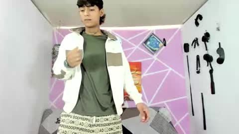 Snapshot of alexandluke1 chatting on 01.31.25 chicos hot online show from 01.31.25