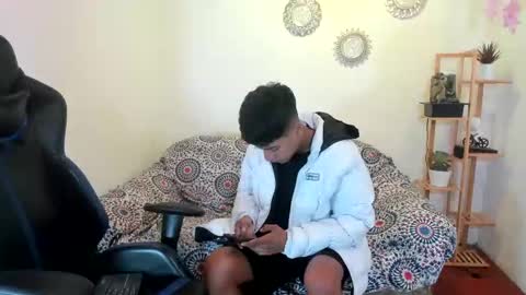 Snapshot of alexandluke1 chatting on 09.09.25 chicos hot online show from 09.09.25